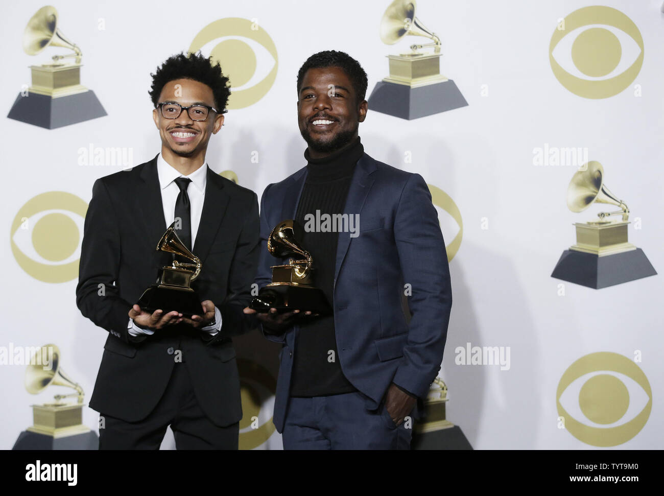 Dwan Hill e Alvin amore III, vincitori di migliori prestazioni del Vangelo/canzone per 'non avrebbe mai dovuto essere soli' arrivano in sala stampa al sessantesimo Annual Grammy Awards cerimonia al Madison Square Garden di New York il 28 gennaio 2018. La rete di CBS trasmetterà lo spettacolo live dal Madison Square Garden di New York City. Sarà la prima volta dal 2003 che la cerimonia non sarà tenuto a Los Angeles. Foto di Giovanni Angelillo/UPI Foto Stock