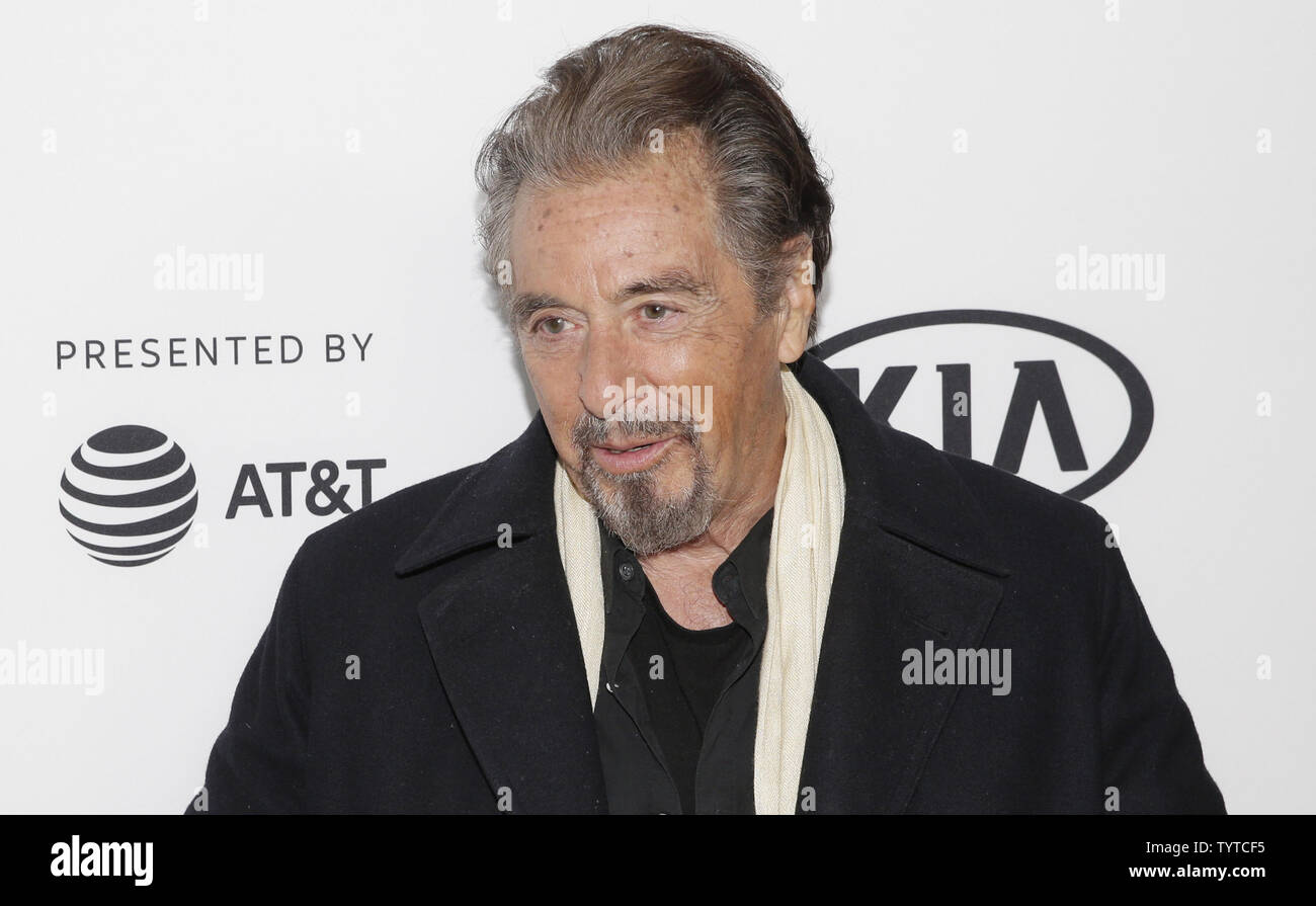 Al Pacino arriva sul tappeto rosso al 'Scarface' trentacinquesimo anniversario Cast Reunion come parte del 2018 Tribeca Film Festival al teatro di faro rotante su Aprile 19, 2018 in New York City. Foto di Giovanni Angelillo/UPI Foto Stock