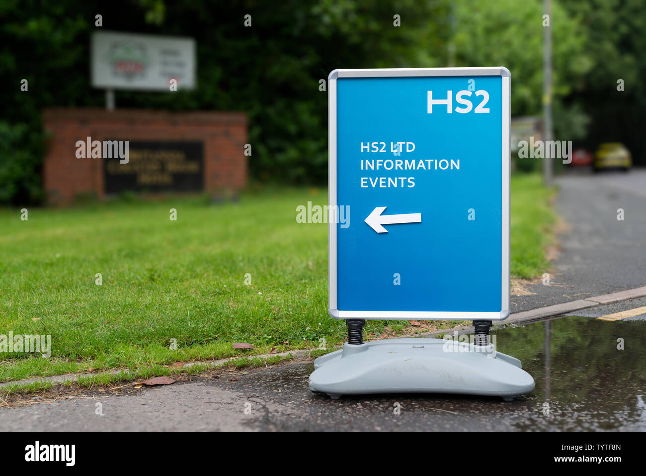 Segnaletica per un HS2 consultazione evento presso il Britannia Country House Hotel su Palatine Road tra Didsbury e Northenden in Manchester. Foto Stock