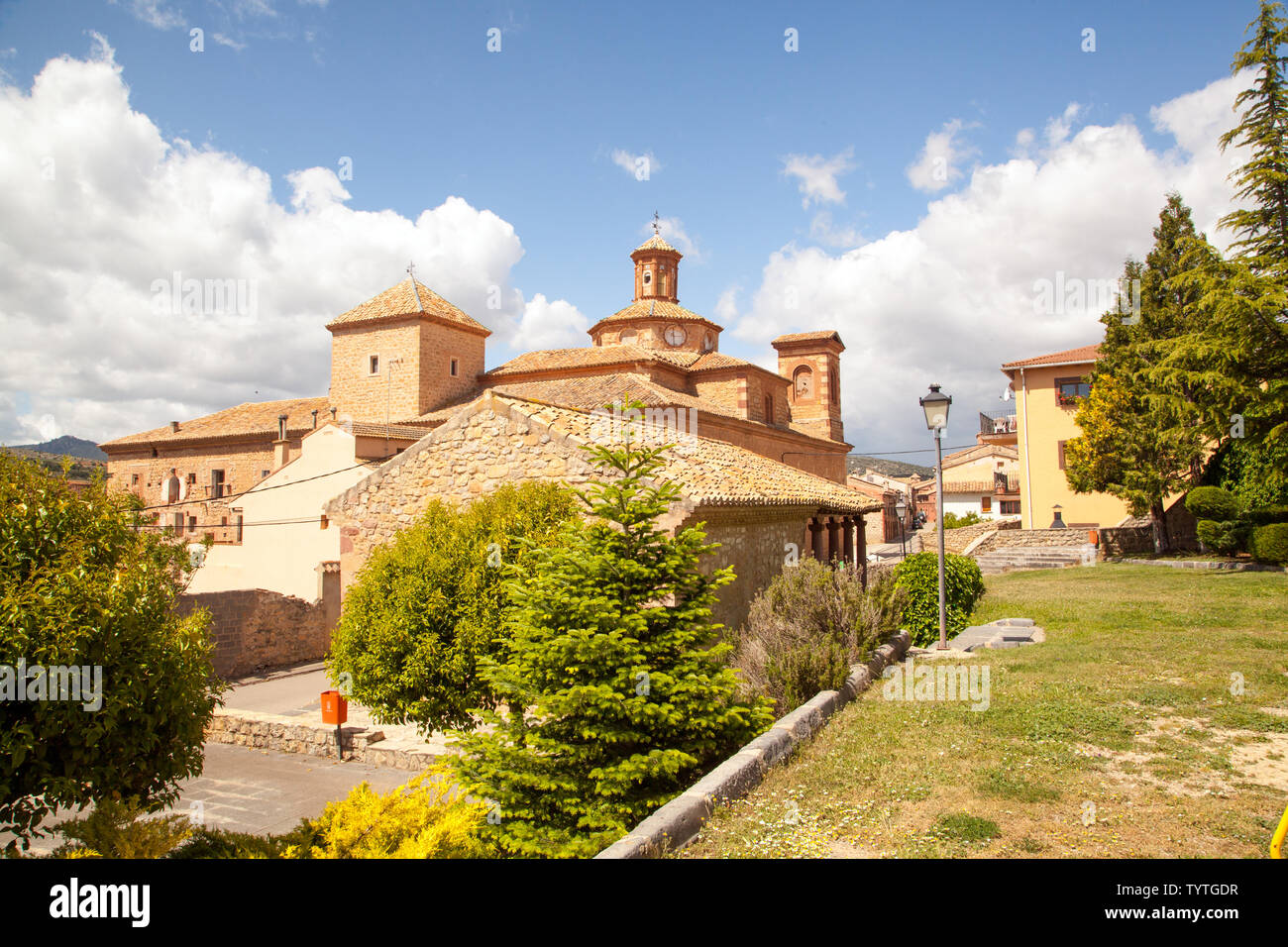 Il vecchio convento ora un ristorante e bar nel villaggio di Gea de Albarracín un comune situato nella provincia di Teruel Spagna Foto Stock