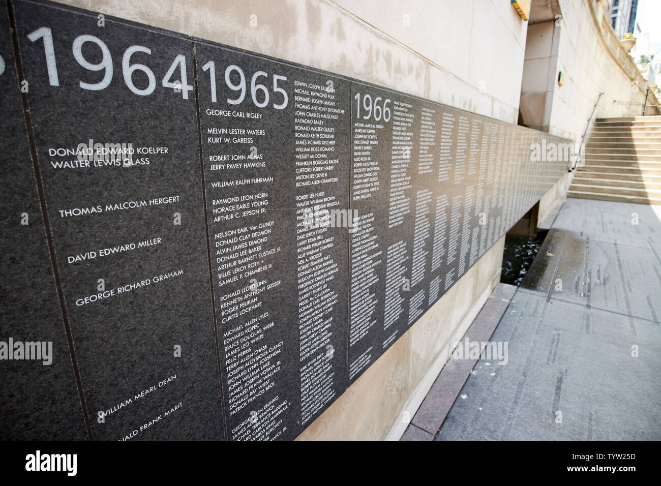 Nomi su il memoriale dei veterani del Vietnam Chicago IL USA Foto Stock