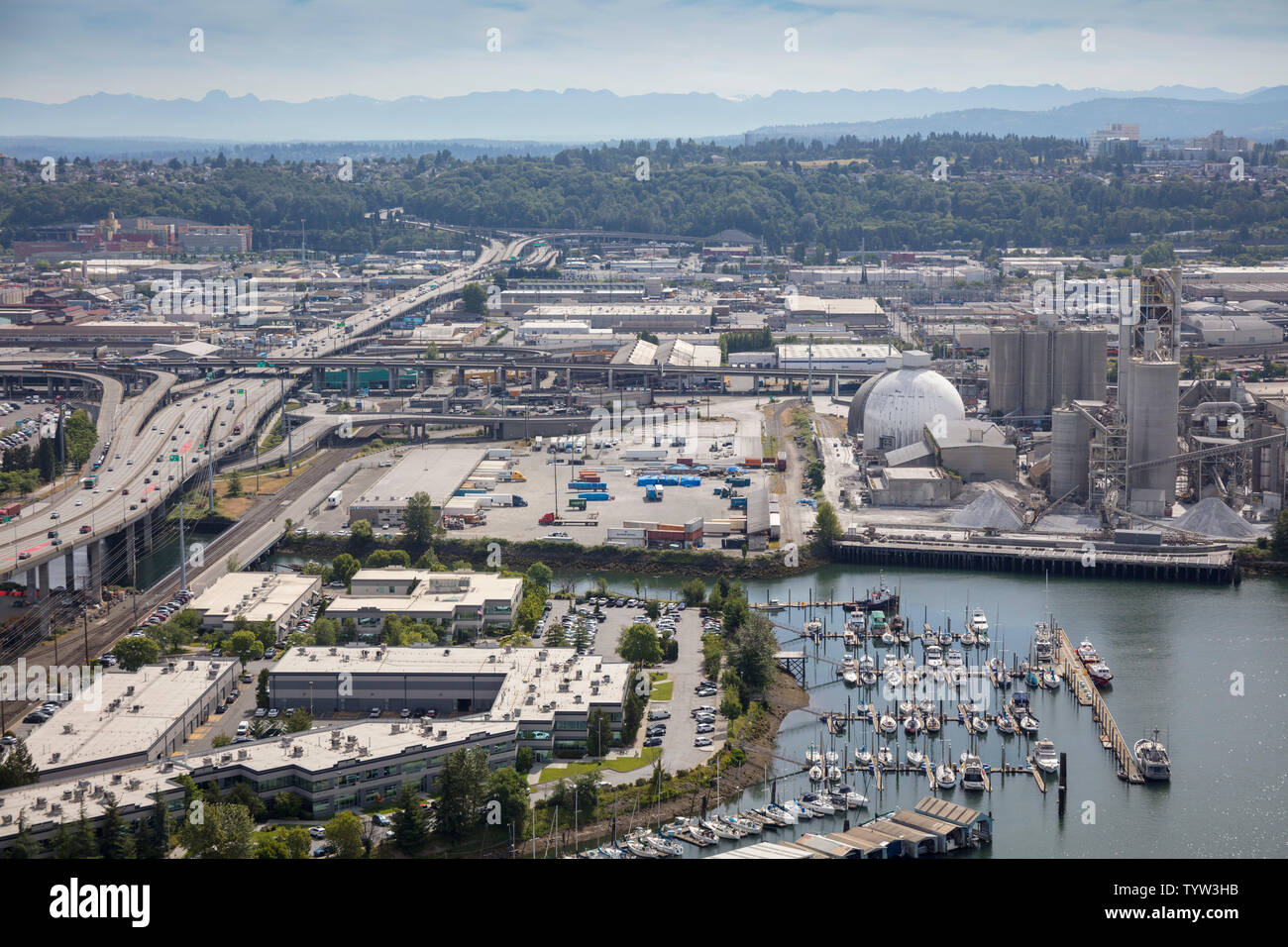 Vista aerea di Harbour Island Marina si trova a sud del centro cittadino di Seattle sul fiume Duwamish, nello Stato di Washington, USA Foto Stock