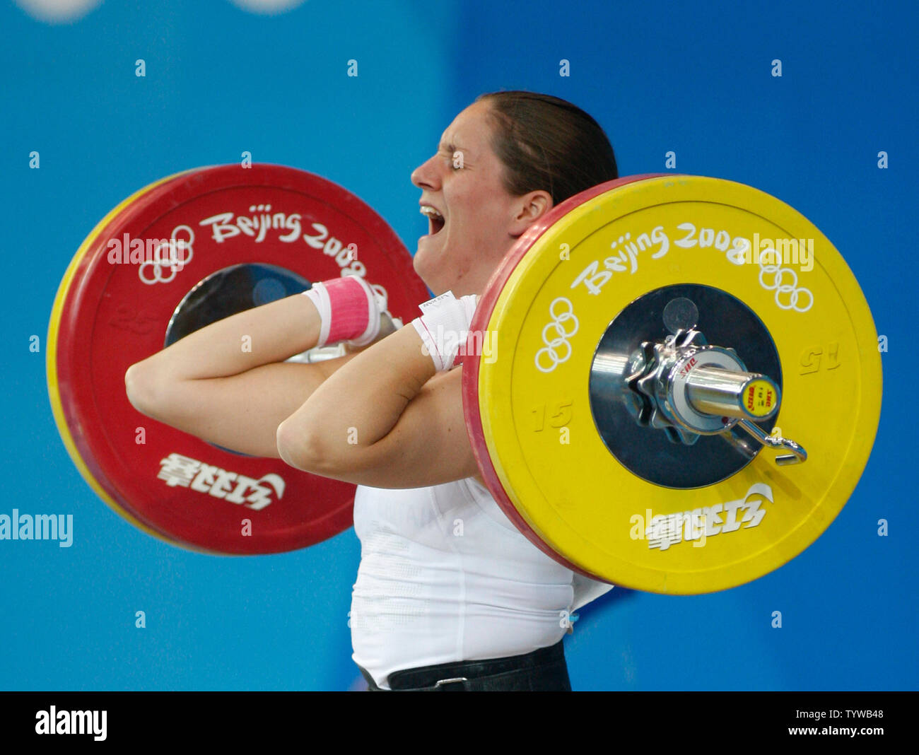 Michaela brezza di Gran Bretagna tenta di sollevare il 80 KG nel pulire e porzione di jerk della Donna 63 kg di classe al 2008 Olimpiadi di estate a Pechino il 12 agosto 2008. (UPI foto/Terry Schmitt) Foto Stock
