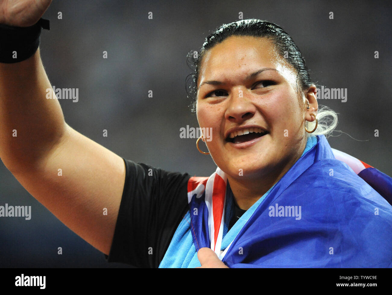 Nuova Zelanda Valerie Vili sorrisi come vince la medaglia d'oro nel femminile Shotput presso lo Stadio Nazionale Giochi Olimpici Estivi a Pechino il 16 agosto 2008. Ella aveva 6733 punti. (UPI foto/Pat Benic) Foto Stock