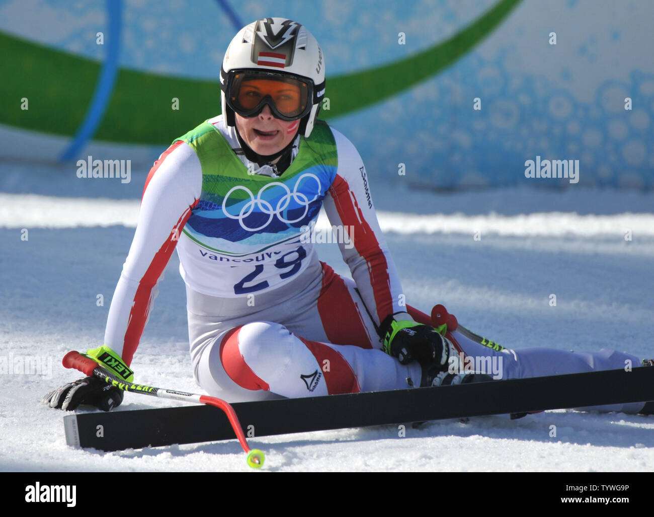 Dell'Austria Anna Fenninger reagisce dopo la finitura delle donne in discesa durante la invernali di Vancouver 2010 a Whistler Creekside in Whistler, Canada il 17 febbraio 2010. UPI/Kevin Dietsch Foto Stock