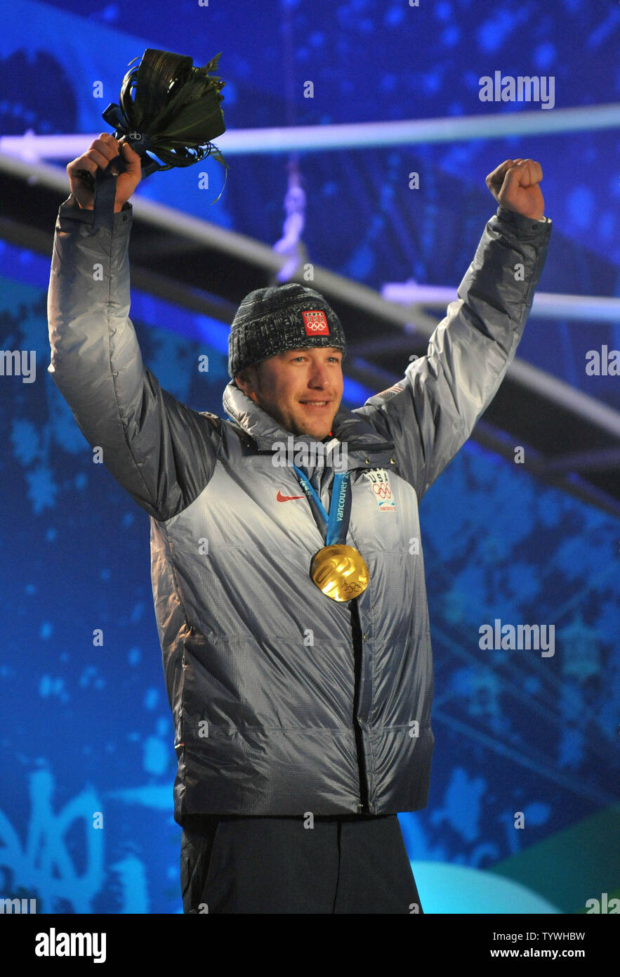 Medaglia d'oro negli Stati Uniti che Bode Miller celebra durante la cerimonia della vittoria per gli uomini della Super combinata durante l'invernali di Vancouver 2010 in Whistler, Canada il 21 febbraio 2010. UPI/Kevin Dietsch Foto Stock