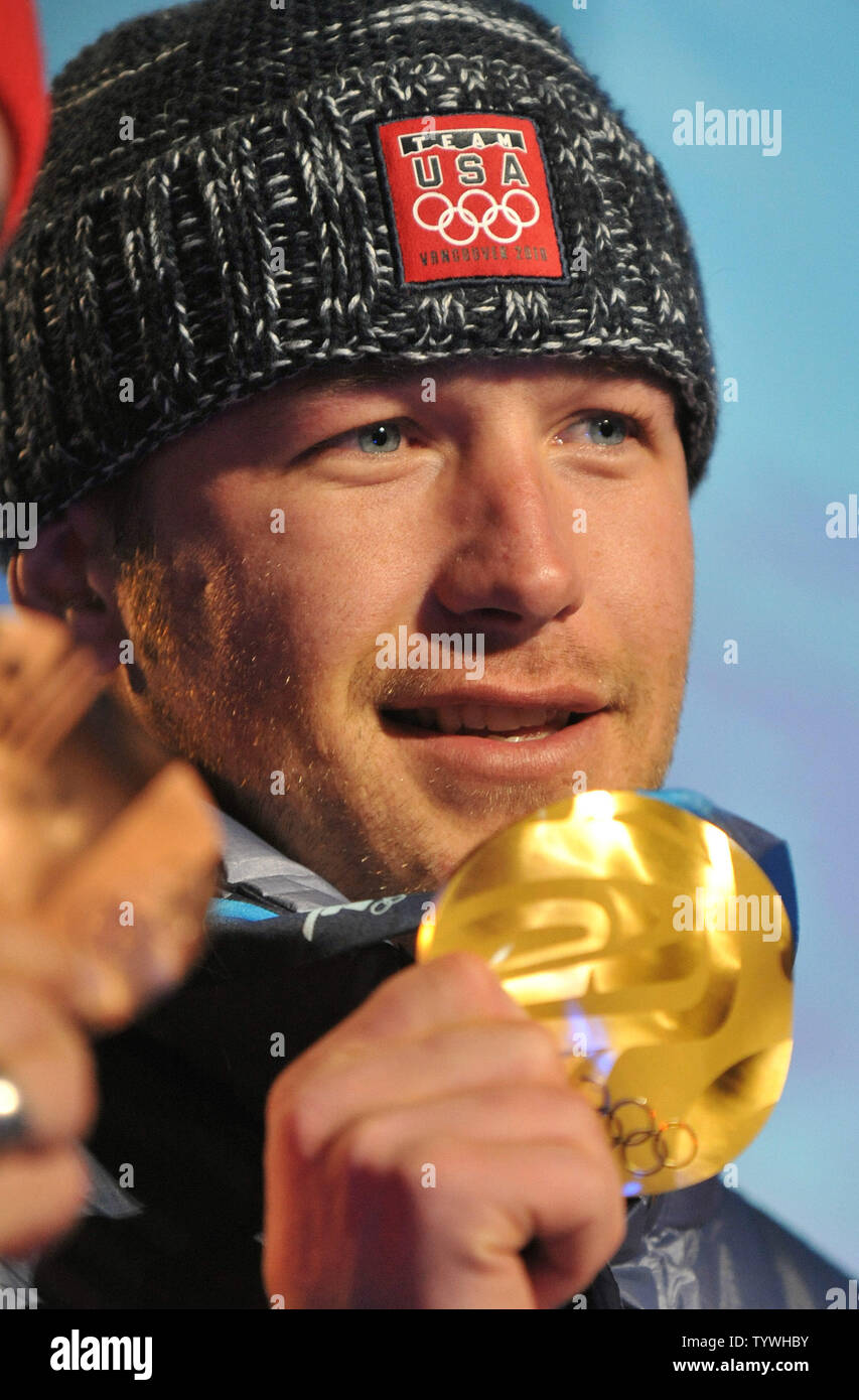 Medaglia d'oro negli Stati Uniti che Bode Miller posa con la sua medaglia durante la cerimonia della vittoria per gli uomini della Super combinata durante l'invernali di Vancouver 2010 in Whistler, Canada il 21 febbraio 2010. UPI/Kevin Dietsch Foto Stock