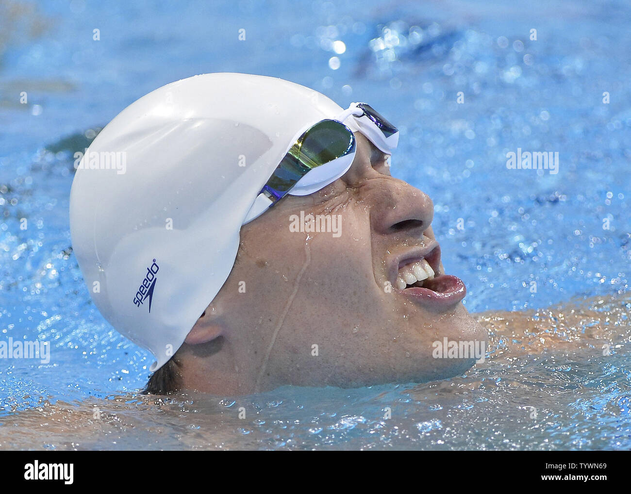 Peter Vanderkaay degli Stati Uniti di fasce battistrada acqua in piscina dopo aver terminato il suo calore in Uomini 400m Freestyle presso il London 2012 Olimpiadi di estate a luglio 28, 2012 a Stratford, Londra. Vanderkaay il secondo miglior tempo di 3:45.80 Lui qualificato per la finale. UPI/Brian Kersey Foto Stock