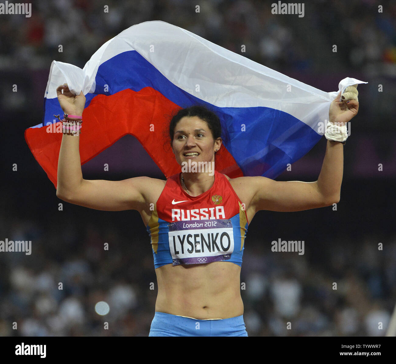 Tatyana Lysenko della Russia celebra dopo aver vinto una medaglia di oro in Donne Lancio del martello Finale al London 2012 Olimpiadi di estate il 10 agosto 2012 a Stratford, Londra. Set di Lysenko un record olimpico con un lancio di 78.18M nel finale. UPI/Brian Kersey Foto Stock