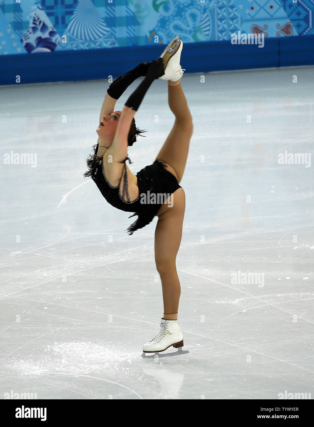 Il tedesco Nathalie Weinzierl compie durante il pattinaggio artistico Team Ladies breve programma la concorrenza come parte dei giochi olimpici invernali a Sochi, Russia nel febbraio , 2014. UPI/Maya Vidon-White Foto Stock