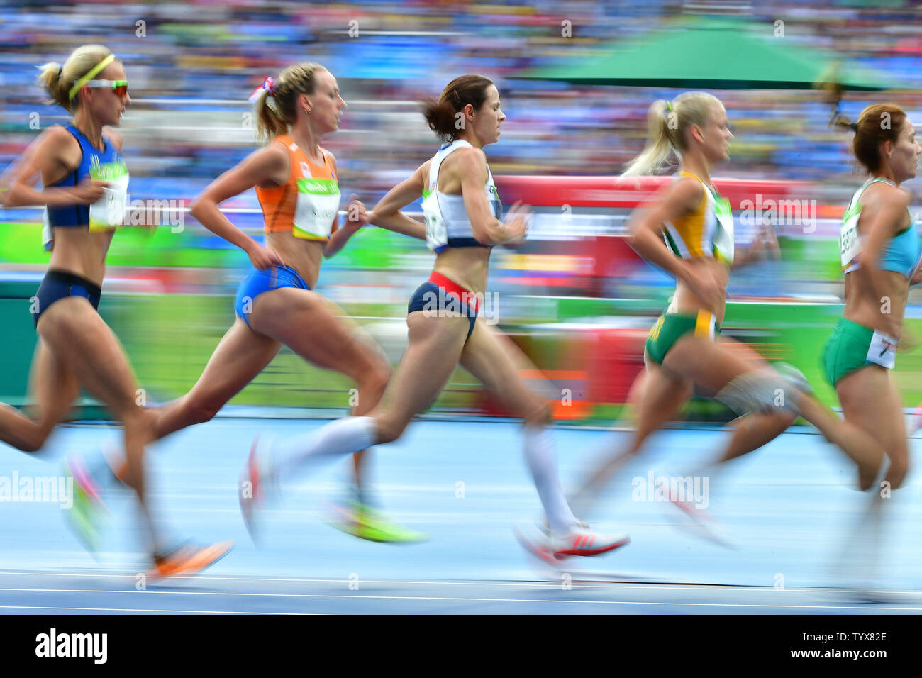 Runner competere nel femminile 10.000m presso il Rio 2016 Olimpiadi di estate a Rio de Janeiro, Brasile, 12 agosto 2016. La Almaz l'Ayana dell Etiopia ha vinto l'oro un nuovo record mondiale di 29:17.45. Foto di Kevin Dietsch/UPI Foto Stock