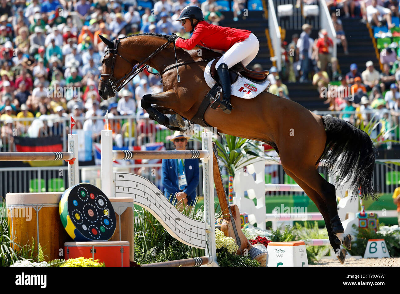 Canada Amy Millar compete nel settore equestre Jumping Team finali e qualificazioni individuali all'Olympic Centro Equestre presso il Rio 2016 Olimpiadi di estate a Rio de Janeiro, Brasile, il 17 agosto 2016. Foto di Matteo Healey/UPI Foto Stock