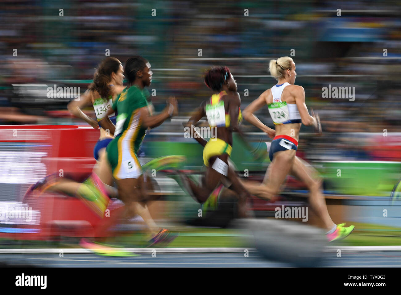 Guide di scorrimento in competizione nella donna 800m Semifinale 2 presso il Rio 2016 Olimpiadi di estate a Rio de Janeiro, Brasile, il 18 agosto 2016. Foto di Richard Ellis/UPI Foto Stock