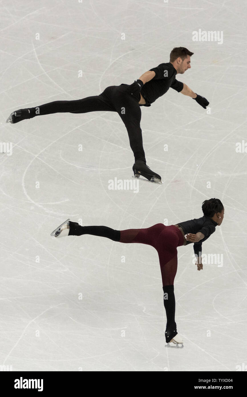 La figura skaters Vanessa James e Morgan Cipres della Francia durante una sessione di prove libere prima dell'inizio dell'nel 2018 Pyeongchang Olimpiadi invernali a Gangneung Ice Arena in Gangneung, Corea del Sud il 8 febbraio 2018. Foto di Richard Ellis/UPI Foto Stock
