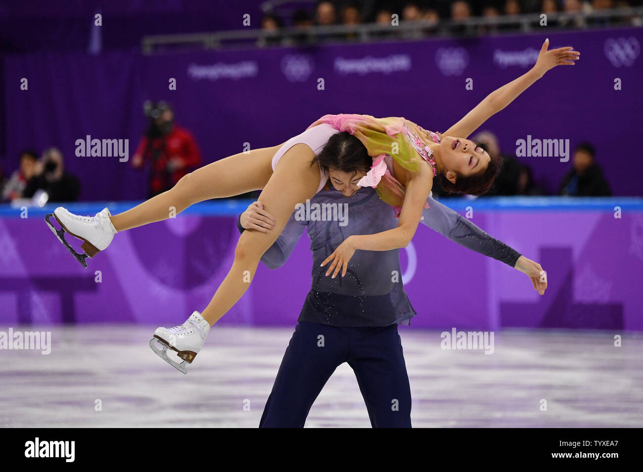 Kana Muramoto e Chris Reed del Giappone competere nel Team Event danza su ghiaccio pattinaggio gratuito evento a Pyeongchang 2018 Olimpiadi invernali, a Gangneung ovale in Gangneung, Corea del Sud, il 12 febbraio 2018. Foto di Richard Ellis/UPI Foto Stock