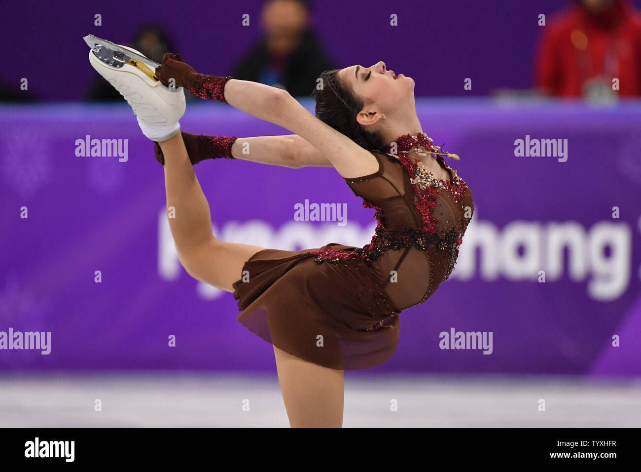 Evgenia Medvedeva della Russia durante il signore di Pattinaggio di figura il pattinaggio gratuito finali all'Pyeongchang 2018 Olimpiadi invernali, in Gangneung Ice Arena in Gangneung, Corea del Sud, il 23 febbraio 2018. Medvedeva ha vinto la medaglia d'argento. Foto di Richard Ellis/UPI Foto Stock