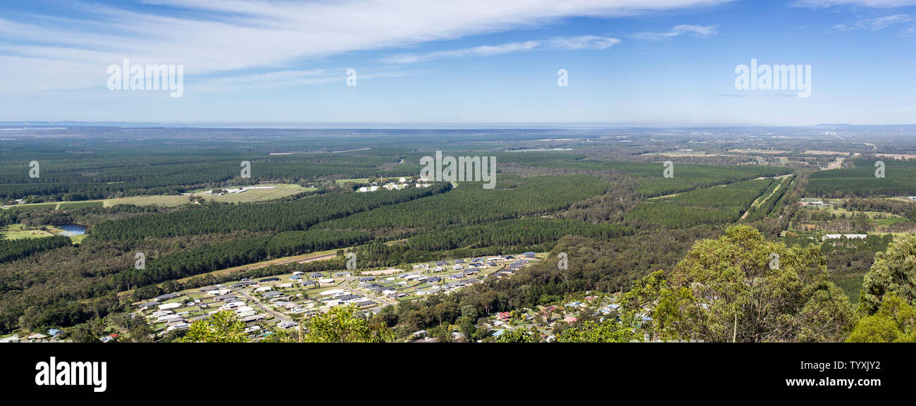 Vista panoramica verso il sud-ovest dalla torre del fuoco al vertice del monte Beerburrum, casa di vetro montagne, Australia Foto Stock