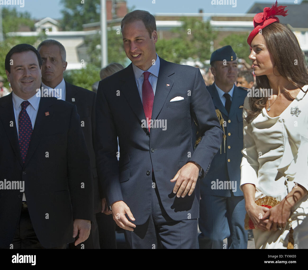 Il principe William e sua moglie Kate, il Duca e la Duchessa di Cambridge, arriva per il Canada la cittadinanza giorno cerimonia presso il Museo Canadese della civiltà in Ottawa, Ontario, 1 luglio 2011. UPI/Heinz Ruckemann Foto Stock