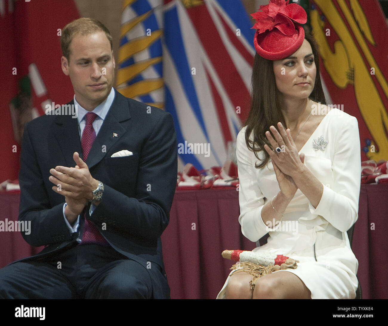 Il principe William e sua moglie Kate, il Duca e la Duchessa di Cambridge, sedersi sul palco durante il Canada cittadinanza giorno cerimonia presso il Museo Canadese della civiltà in Ottawa, Ontario, 1 luglio 2011. UPI/Heinz Ruckemann Foto Stock