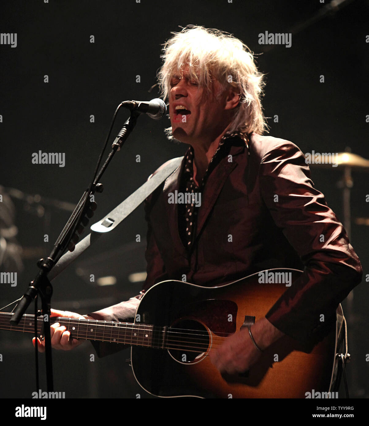 Bob Geldof esegue in concerto presso il Cafe de la Danse a Parigi il 6 maggio 2011. UPI/David Silpa Foto Stock