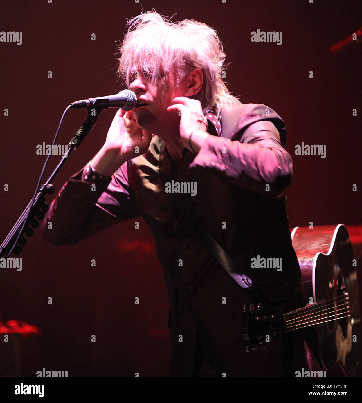 Bob Geldof esegue in concerto presso il Cafe de la Danse a Parigi il 6 maggio 2011. UPI/David Silpa Foto Stock