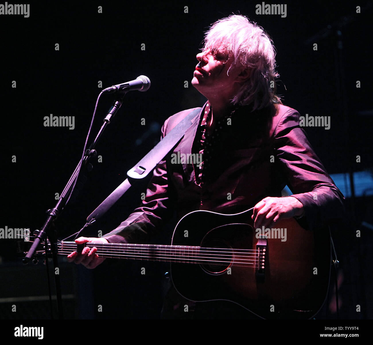 Bob Geldof esegue in concerto presso il Cafe de la Danse a Parigi il 6 maggio 2011. UPI/David Silpa Foto Stock