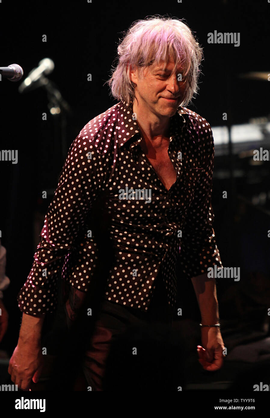Bob Geldof esegue in concerto presso il Cafe de la Danse a Parigi il 6 maggio 2011. UPI/David Silpa Foto Stock