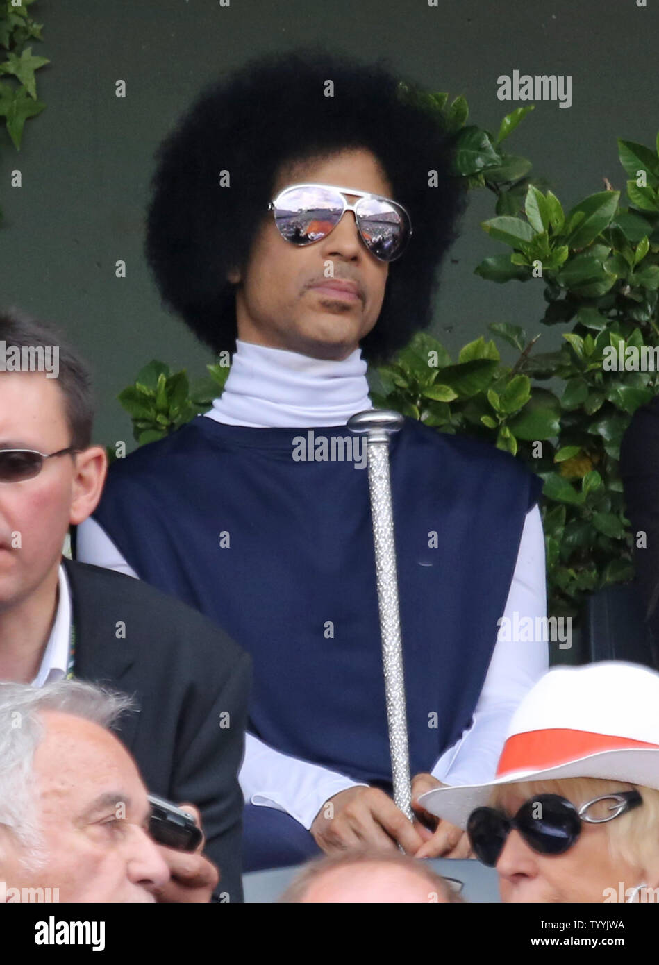 Il principe orologi il French Open uomini quarto round match tra Rafael Nadal di Spagna e Dusan Lajovic della Serbia al Roland Garros di Parigi il 2 giugno 2014. UPI/David Silpa Foto Stock