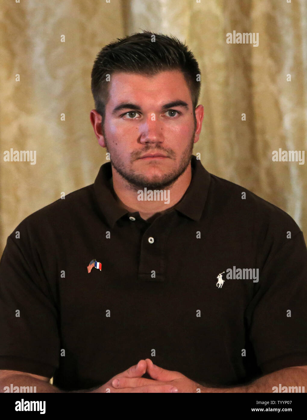 Alek Skarlatos partecipa a una conferenza stampa presso l'U.S. Ambasciatore britannico a Parigi il 23 agosto 2015. L'Americano, viaggiando su una Parigi-treno legato il sabato con i suoi amici Anthony Sadler e Spencer Pietra, sventato un potenziale massacro da soggiogare un cittadino marocchino Ayoub El Khazzani, che è stato fortemente armate. Foto di David Silpa/UPI Foto Stock