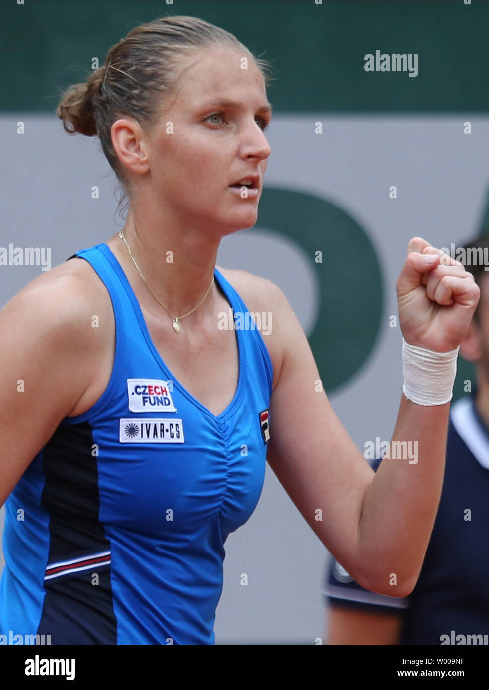 Karolina Pliskova della Repubblica ceca reagisce dopo un colpo durante il suo francese aprire le donne del terzo round match contro Petra Martic della Croazia al Roland Garros di Parigi il 31 maggio 2019. Martic sconfitto Pliskova 6-3, 6-3 per avanzare al quarto round. Foto di David Silpa/UPI Foto Stock