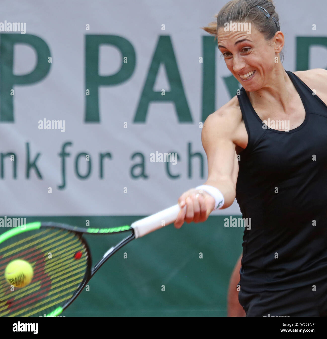 Petra Martic di Croazia colpisce un colpo durante il suo francese aprire le donne del terzo round il match contro il Karolina Pliskova della Repubblica ceca al Roland Garros di Parigi il 31 maggio 2019. Martic sconfitto Pliskova 6-3, 6-3 per avanzare al quarto round. Foto di David Silpa/UPI Foto Stock