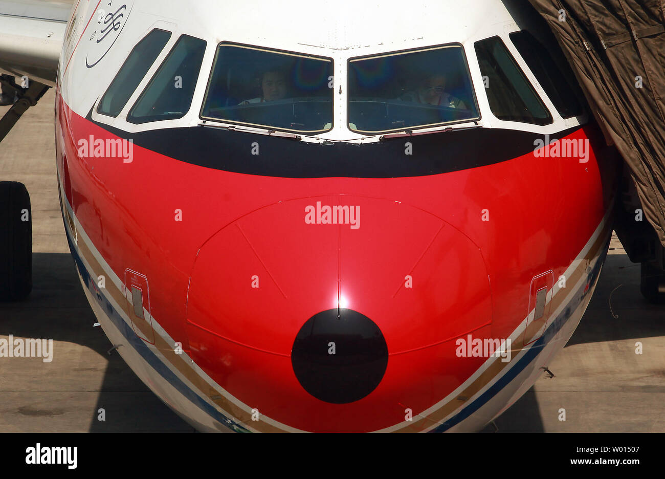 Un aereo di linea di passeggeri arriva a Pechino aeroporto internazionale il 4 aprile 2014. La Cina è emerso come il secondo più grande mercato di aviazione. A causa di anno in anno una crescita straordinaria, vi è stato un notevole aumento della domanda di velivoli commerciali dai cinesi per le compagnie aeree. UPI/Stephen rasoio Foto Stock