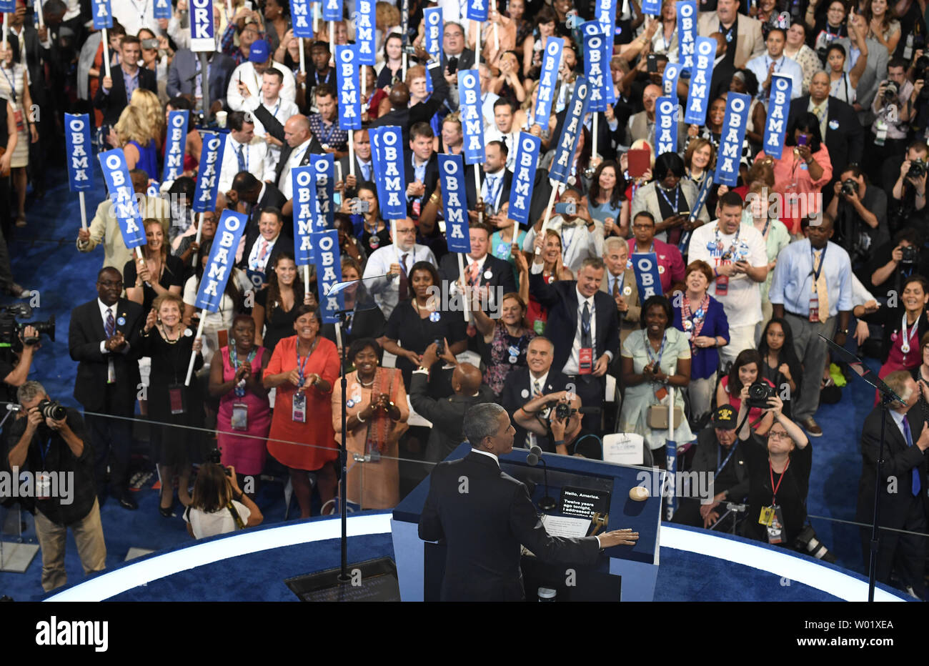 Il presidente Barack Obama fa commento durante il 2016 Convenzione Nazionale Democratica a Wells Fargo Center di Filadelfia, Pensilvania il 27 luglio 2016. I delegati hanno confermato la nomina di Hillary Clinton e Tim Kaine come il ticket democratico per novembre elezione. Foto di Mike Theiler/UPI Foto Stock