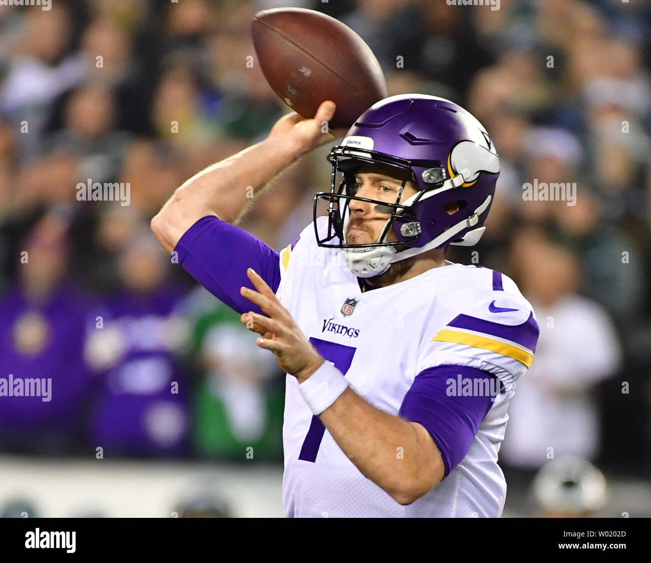Minnesota Vikings quarterback caso Keenum getta contro il Philadelphia Eagles nel primo trimestre dell'NFC Championship Game al Lincoln Financial Field di Filadelfia, Pensilvania il 21 gennaio 2018. Foto di Kevin Dietsch/UPI Foto Stock