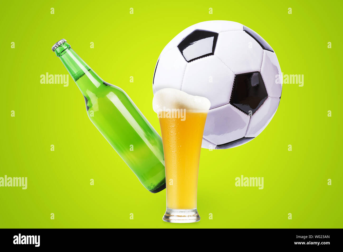 Birra e calcio, manifesti creativi Foto Stock