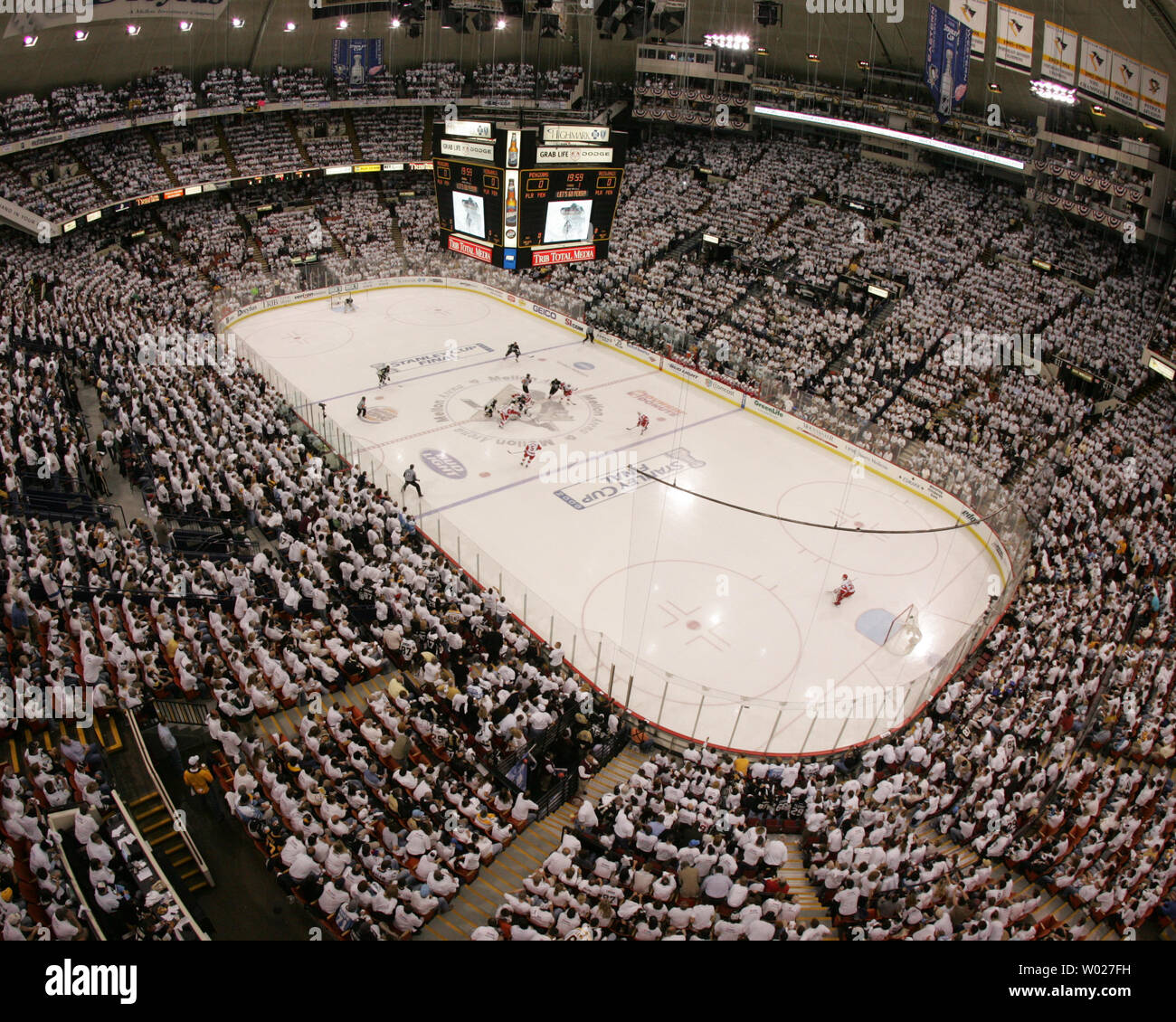 I pinguini di Pittsburgh ospitano le ali rosse di Detroit in gioco tre del 2008 finali della Coppa di Stanley alla Mellon Arena di Pittsburgh il 28 maggio 2008. (UPI foto/Stephen lordo) Foto Stock