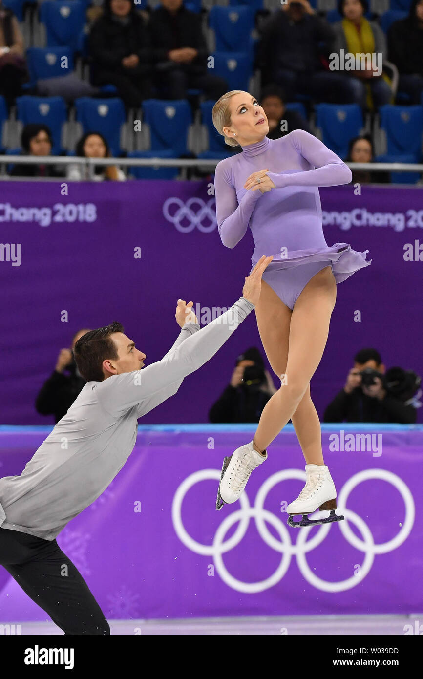 Alexa Scimeca Knierim e Chris Knierim degli STATI UNITI D'AMERICA competere in coppie di Pattinaggio di figura il pattinaggio gratuito programma durante il Pyeongchang 2018 Olimpiadi invernali, a Gangneung Ice Arena in Gangneung, Corea del Sud, il 15 febbraio 2018. Foto di Richard Ellis/UPI Foto Stock