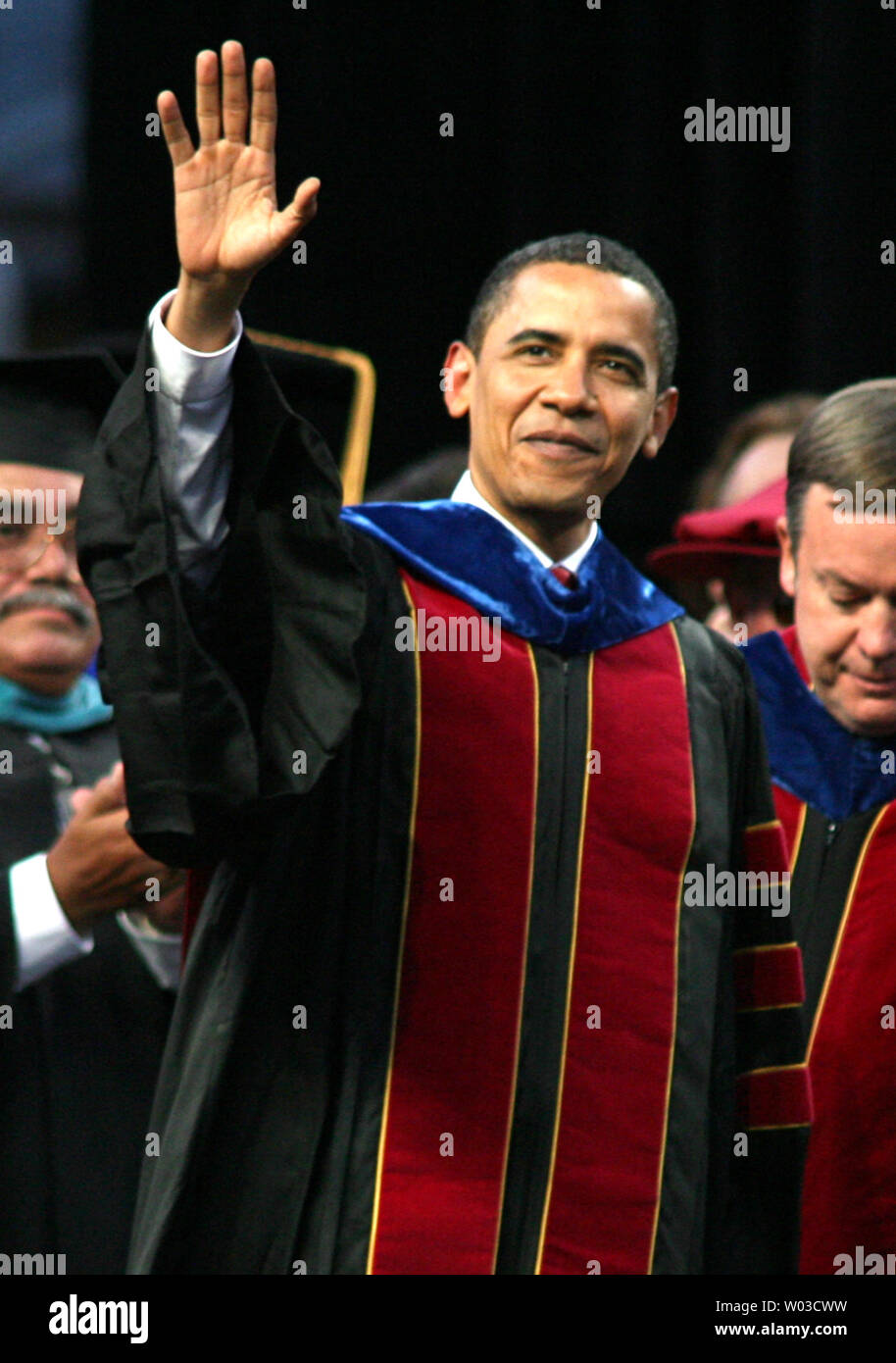 Il presidente Barack Obama entra nella fase di dare inizio indirizzo presso Arizona State University inizio a Sun Devil Stadium di Tempe Arizona maggio 13,2009. (UPI foto/Arte Foxall) Foto Stock