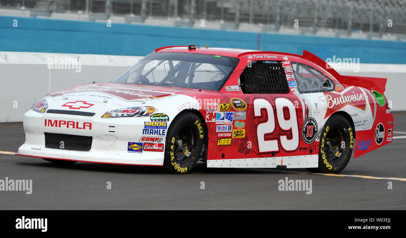 Kevin Harvick capi di pratica per la ventiquattresima edizione Kobalt Tools 500 al Phoenix International Raceway in Avondale, Arizona nel novembre del 11,2011. UPI foto/Arte Foxall Foto Stock