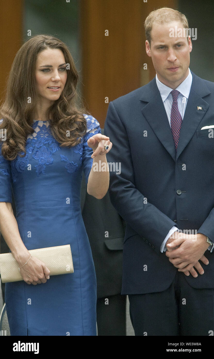 Il principe William e sua moglie Kate, il Duca e la Duchessa di Cambridge, visitare Quebec City Hall durante il loro tour reale in Quebec City, Quebec, Luglio 3, 2011. UPI/Heinz Ruckemann Foto Stock