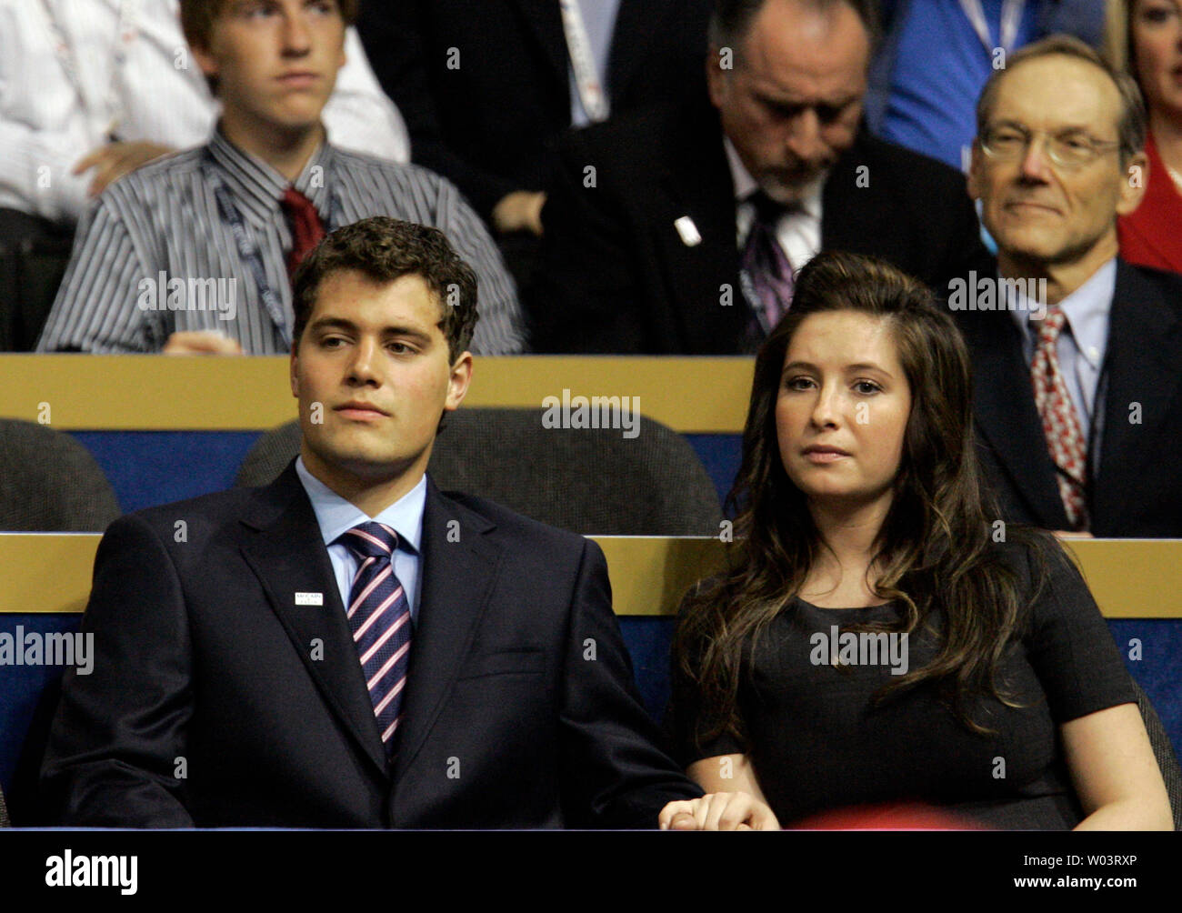 Bristol Palin (R), figlia di Repubblicano vice candidato presidenziale Alaska governatore Sarah Palin, e il suo fidanzato Levi Johnston assistere al terzo giorno della Convention Nazionale Repubblicana all'Xcel Energy Center di St Paul, Minnesota il 3 settembre 2008. (UPI foto/Brian Kersey) Foto Stock
