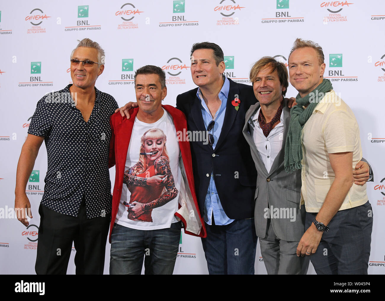 (Da l a r) Martin Kemp, John Keeble, Tony Hadley, Steve Norman e Gary Kemp degli Spandau Ballet arriva a una foto per il film di 'Soul ragazzi di tutto il Mondo Occidentale' durante la nona edizione del Roma Festival Internazionale del Film di Roma il 20 ottobre 2014. UPI/David Silpa Foto Stock