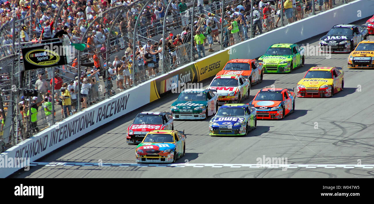 Durante la corsa del NASCAR Chevy Rock & Ruolo 400 presso il Richmond International Speedway di Richmond, Virginia, 7 settembre 2008. (UPI foto/Karl B. DeBlaker) Foto Stock