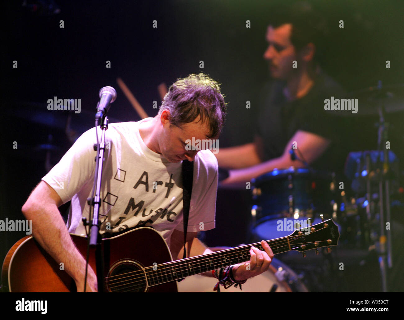 Francesco Healy e il batterista Neil Primrose scozzese della rock band Travis esibirsi in concerto presso la House of Blues di San Diego il 26 novembre 2007. (UPI foto/Roger Williams) Foto Stock