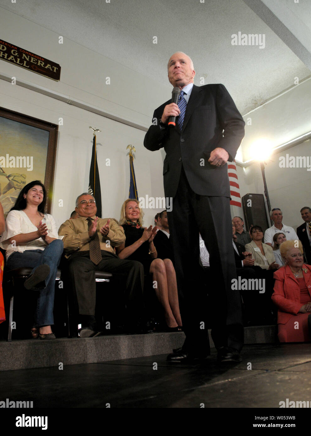 Candidato presidenziale repubblicano, John McCain, R-Ariz., parla durante un VFW municipio incontro Marzo 24, 2008, in Chula Vista, California. (UPI foto/Earl S. Cryer) Foto Stock