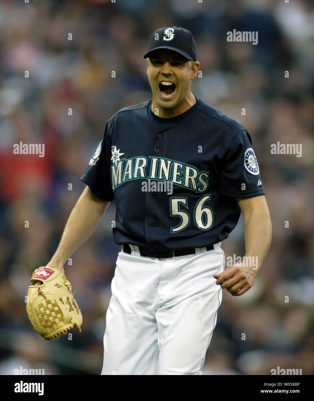 Seattle Mariners' a partire pitcher Jarrod Washburn reagisce a colpisce New York Yankees' Robinson Cano nel secondo inning al Safeco Field di Seattle il 11 maggio 2007. (UPI foto/Jim Bryant) Foto Stock