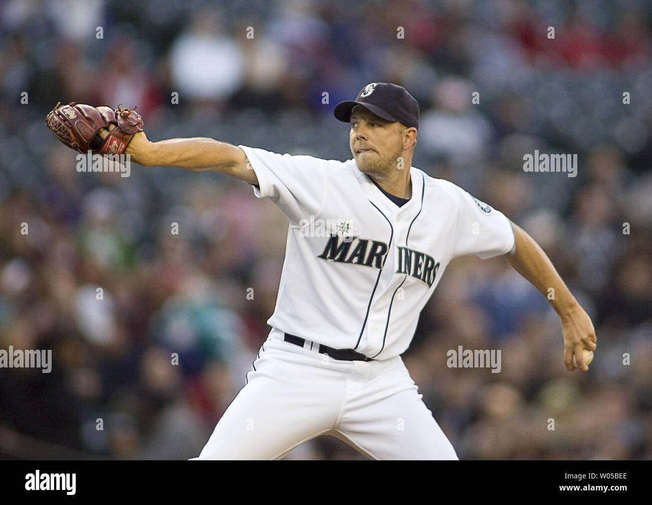 Seattle Mariners starter Jarrod Washburn tiri in L.A. Angeli' Chone Figgins nel primo inning al Safeco Field di Seattle al 15 aprile 2009. (UPI foto/Jim Bryant) Foto Stock