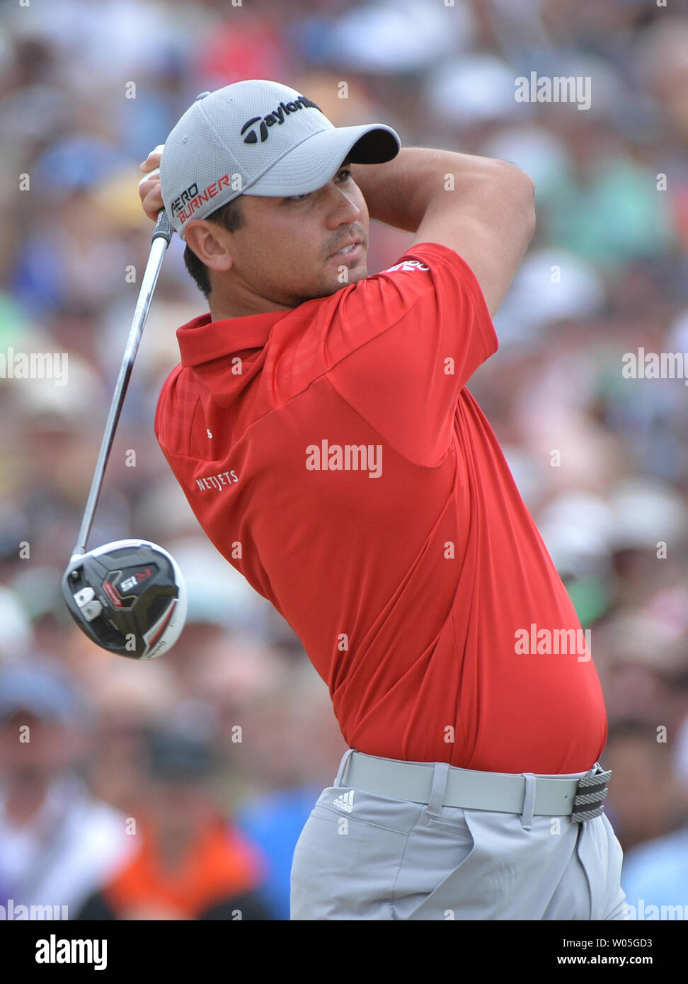 Jason giorno tees off sul primo foro del primo round del 115U.S. Campionato Open a camere Bay il 18 giugno 2015 in posto all'Università di Washington. Foto di Kevin Dietsch/UPI Foto Stock
