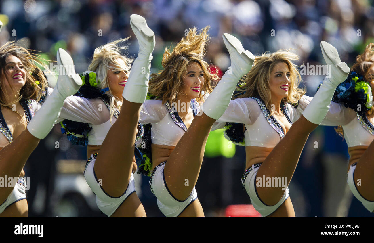 Seattle Seahawks dance team esegue durante il primo trimestre al campo CenturyLink il 23 settembre 2018 a Seattle, Washington. Il Seahawks battere i cowboy 24-13. Foto di Jim Bryant/UPI Foto Stock