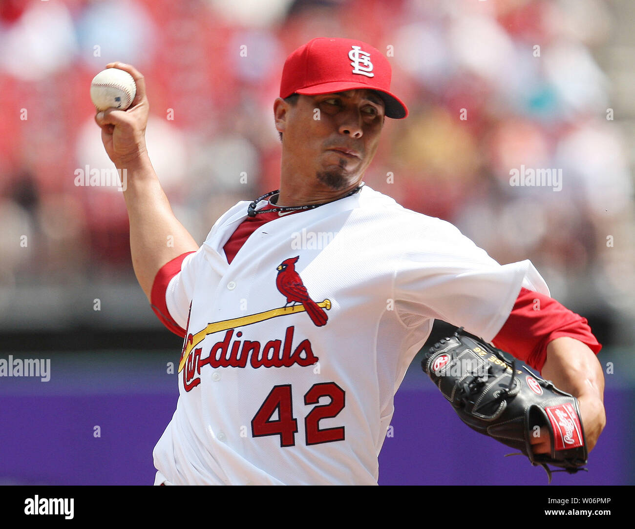 Louis Cardinals a partire lanciatore Kyle Lohse offre un passo a Houston Astros nella terza inning al Busch Stadium di St Louis il 15 aprile 2010. Houston sconfitto St. Louis 5-1. UPI/Bill Greenblatt Foto Stock